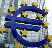 EURO-Symbol vor der Europischen Zentralbank in Frankfurt  Bild: WEBSCHOOL