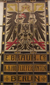 Deutsches Kaiserwappen gefhrt vom Bekleidungshaus BRAUN. Aufgenommen im Wiener Stammhaus, seit 2006 Sitz einer H + M Filiale